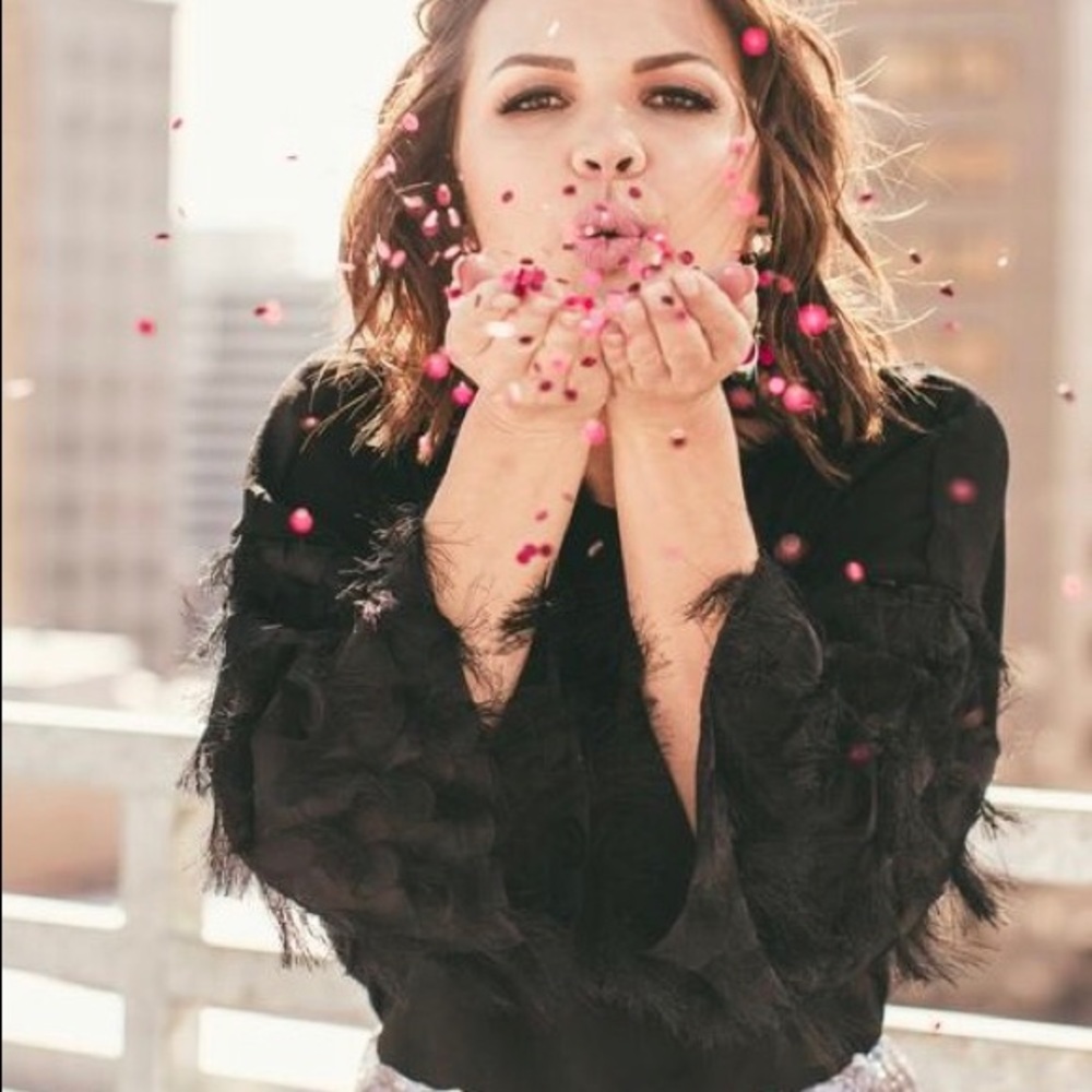 Black top feather sleeve